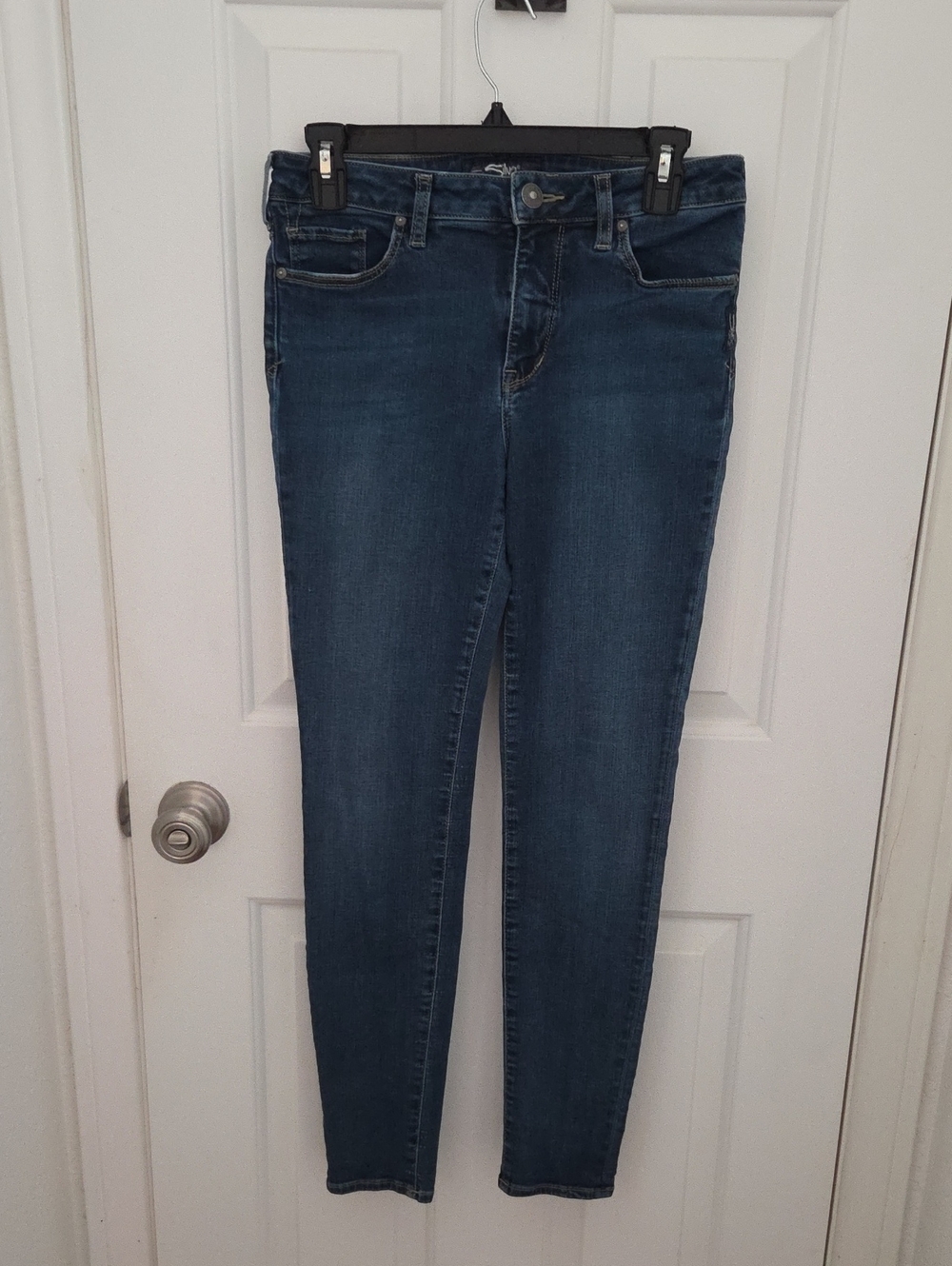 Silver Bleeker Jeans Skinny in Dark Blue Wash 28W 29L